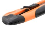 Univerzális kés utántölthető 1 db 18 mm-es pengével  10814