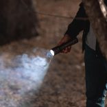 NEBO NEB-FLT-0016-G Newton 1000 zseblámpa, 1000 lm - 60 lm, 4 funkció, IP67, 3x zoom